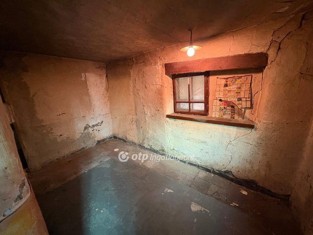Eladó családi ház, Kunhegyesen 3.5 M Ft, 2 szobás