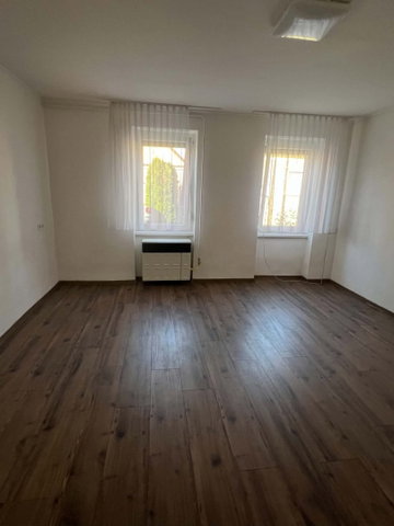 Eladó családi ház, Pápán 28.5 M Ft, 1 szobás