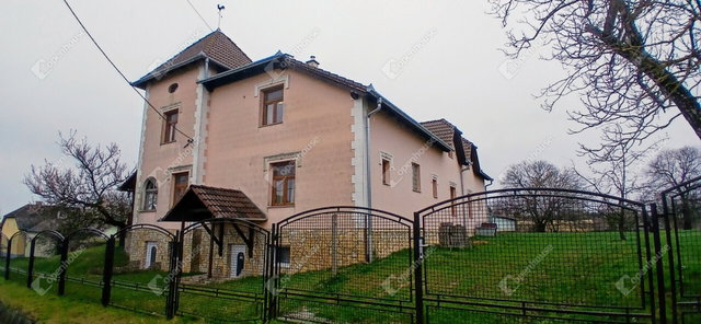 Eladó téglalakás, Galambokon 115 M Ft, 11 szobás