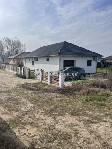 Eladó családi ház, Alsónémediben 120 M Ft, 6 szobás