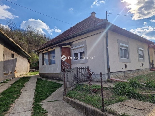 Eladó családi ház, Bényén 53 M Ft, 3 szobás