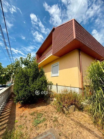 Eladó családi ház, Pécsett 119.9 M Ft, 5 szobás