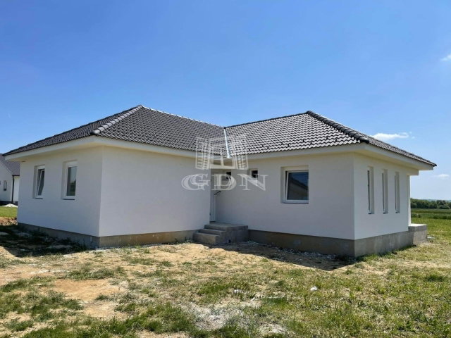Eladó családi ház, Zalaegerszegen 52 M Ft, 2+2 szobás