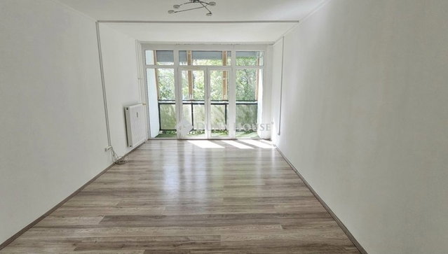Eladó panellakás, Pécsett 45.9 M Ft, 2 szobás