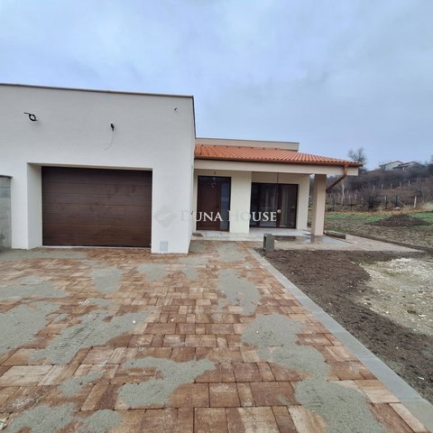 Eladó ikerház, Tinnyén 124.9 M Ft, 4 szobás