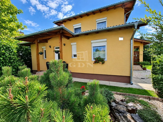 Eladó családi ház, Tökölön 143 M Ft, 4 szobás