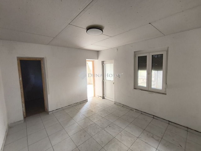Eladó családi ház, Dombóváron 24.9 M Ft, 4 szobás