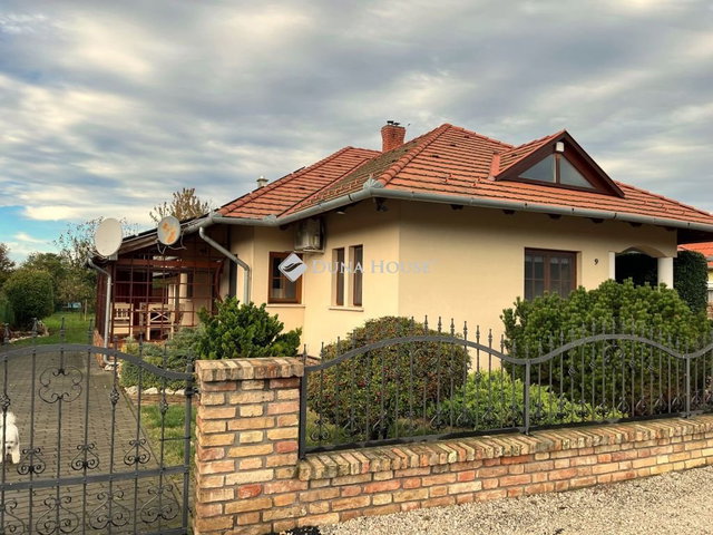 Eladó családi ház, Balatonberényben 149.5 M Ft, 6 szobás