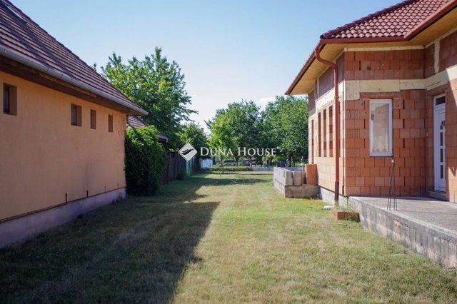 Eladó családi ház, Lébényben 89 M Ft, 6 szobás