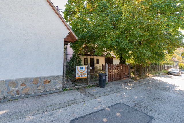 Eladó családi ház, Nagykovácsiban 77.9 M Ft, 2 szobás