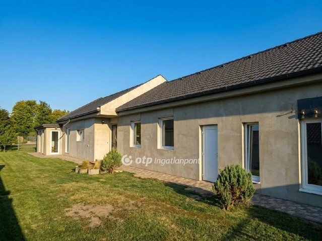 Eladó családi ház, Máriakálnokon 150 M Ft, 2+1 szobás