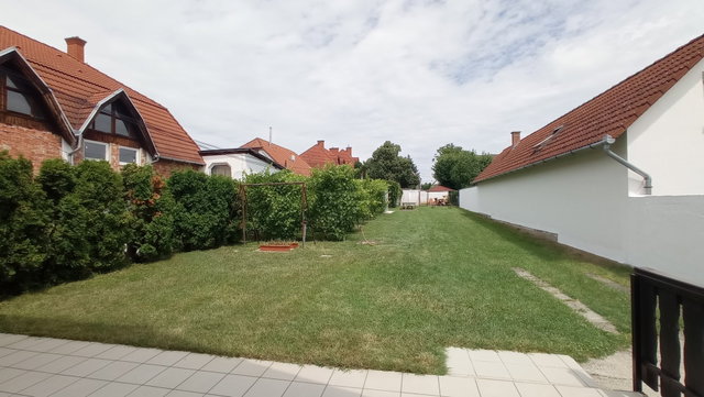 Eladó családi ház, Balatonlelleén 149.9 M Ft, 10 szobás