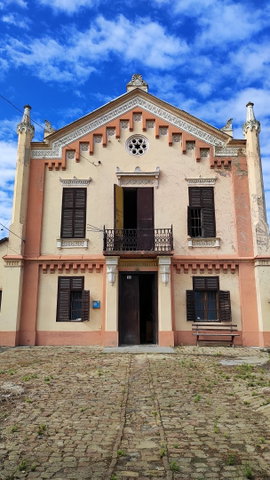 Eladó családi ház, Szekszárdon, Bor utcában 135 M Ft, 6 szobás