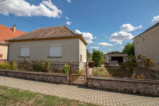 Eladó családi ház, Tarjánon 68 M Ft, 3 szobás