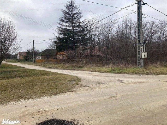 Eladó mezogazdasagi ingatlan, Előszálláson 1.8 M Ft