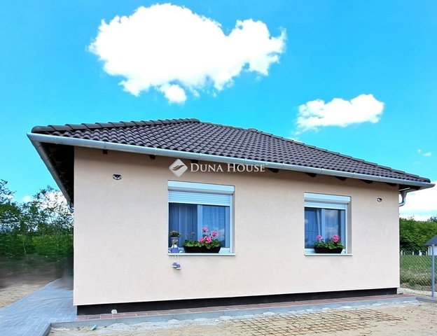 Eladó családi ház, Újlengyelen 93.9 M Ft, 4 szobás