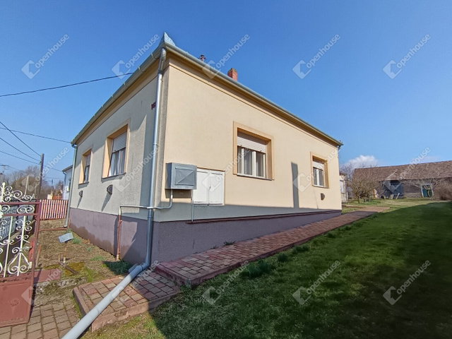 Eladó családi ház, Berzencén 25.9 M Ft, 4 szobás