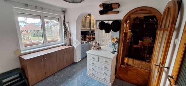 Eladó családi ház, Budaörsön 180 M Ft, 5 szobás