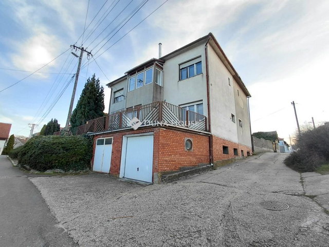 Eladó családi ház, Pakson 68 M Ft, 6 szobás