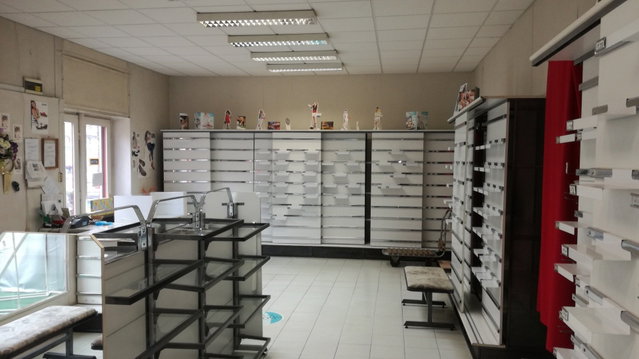 Kiadó üzlethelyiség, Szegeden 350 E Ft / hó