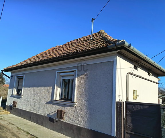 Eladó családi ház, Cegléden 27.9 M Ft, 3 szobás