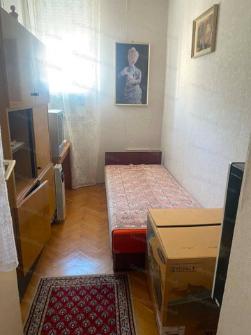 Eladó téglalakás, Szolnokon 31.5 M Ft, 1+2 szobás