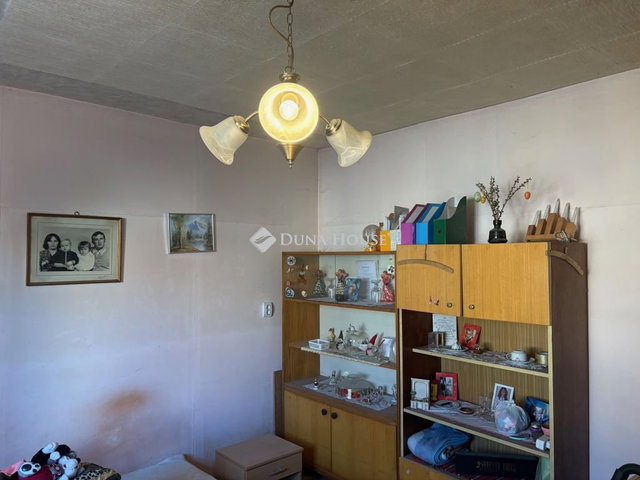 Eladó családi ház, Enyingen 16 M Ft, 2 szobás