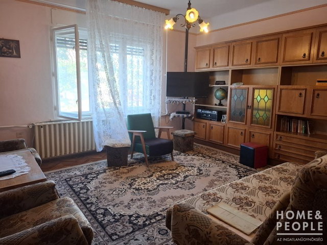 Eladó családi ház, Szegeden 62.99 M Ft, 3 szobás