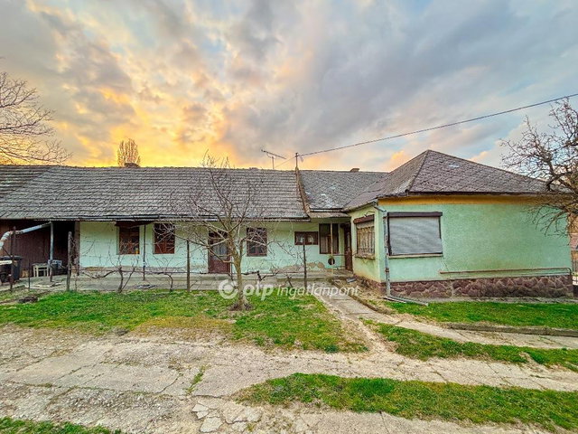 Eladó családi ház, Magyarkeszin 4 M Ft, 3 szobás