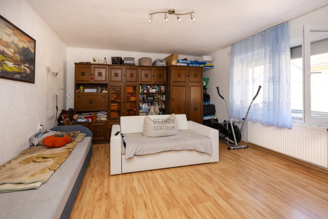 Eladó téglalakás, Pécsett 29.9 M Ft, 2 szobás
