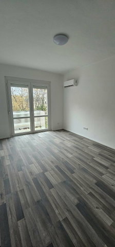 Eladó téglalakás, Komlón, Vörösmarty Mihály utcában 18.9 M Ft
