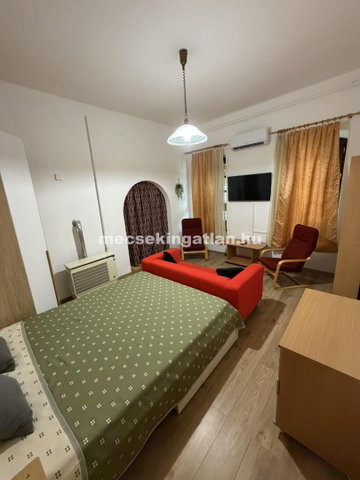 Kiadó téglalakás, albérlet, Pécsett 180 E Ft / hó, 1+1 szobás