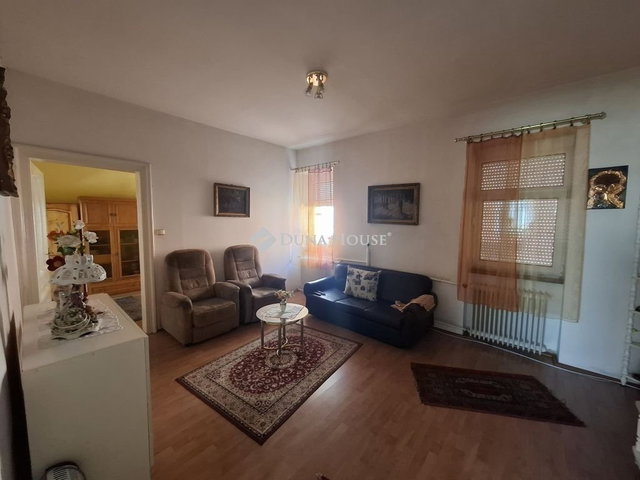 Eladó téglalakás, Pécsett 87.5 M Ft, 4 szobás