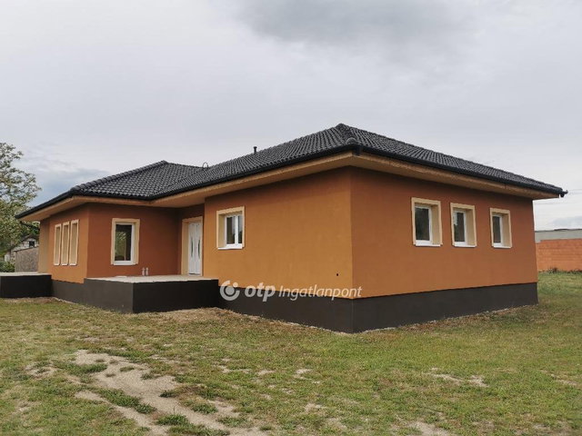 Eladó családi ház, Dabason 89 M Ft, 5 szobás