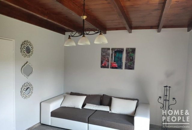 Eladó családi ház, Szegeden 33.999 M Ft, 1 szobás