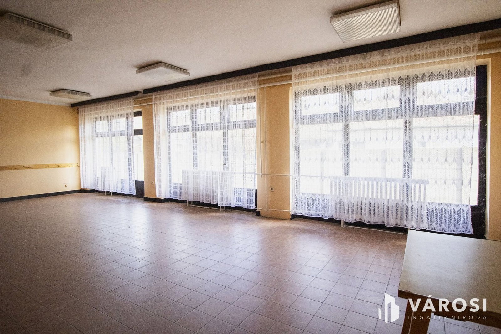 Üzlethelyiség · 22 hálószoba · 600 m² · 139.000.000 Ft