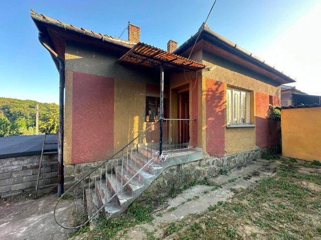 Eladó családi ház, Komlón, Gárdonyi Géza utcában 35.9 M Ft