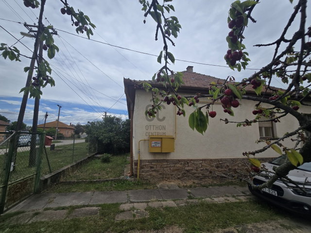 Eladó családi ház, Lőrinciben 27.3 M Ft, 3 szobás