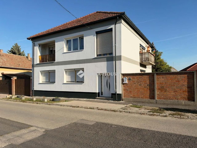 Eladó családi ház, Nagykőrösön 90 M Ft, 5 szobás