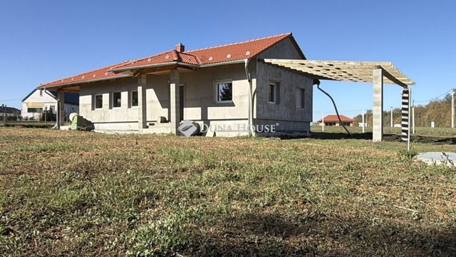 Eladó családi ház, Egyházasrádócon 59.9 M Ft, 2 szobás