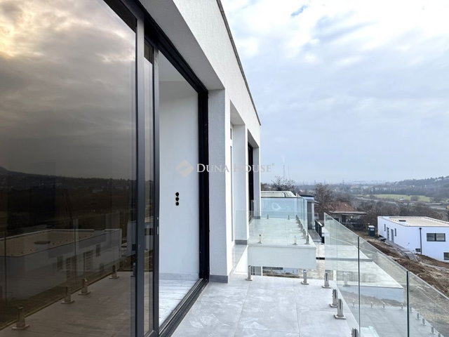 Eladó téglalakás, Budapesten, III. kerületben 145 M Ft, 2 szobás