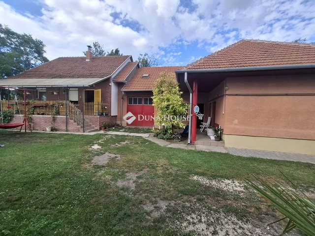 Eladó családi ház, Kiskunfélegyházán 54 M Ft, 4 szobás