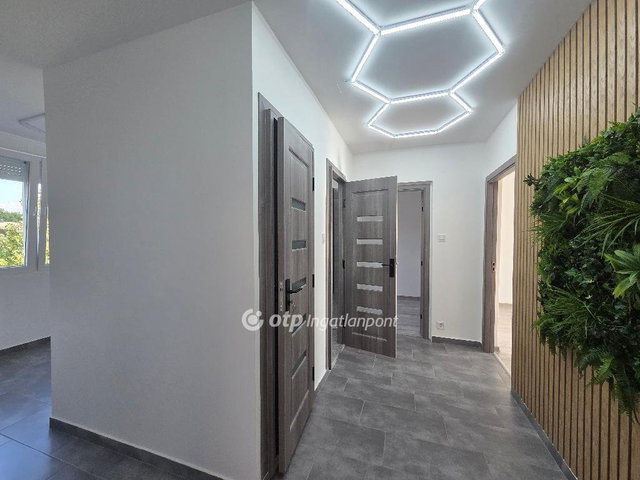 Eladó panellakás, Mezőhegyesen 19.99 M Ft, 2+1 szobás