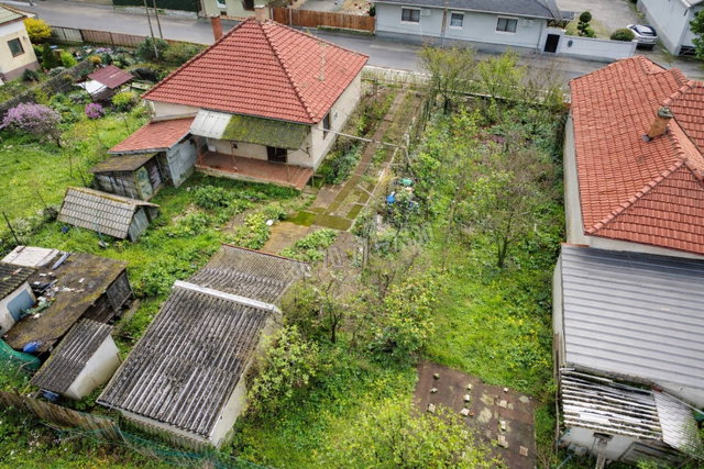 Eladó családi ház, Hevesen 23.5 M Ft, 3 szobás
