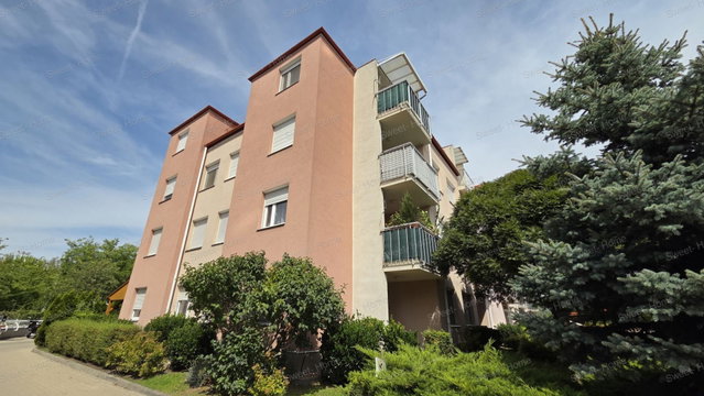 Eladó téglalakás, Kecskeméten 59 M Ft, 3 szobás