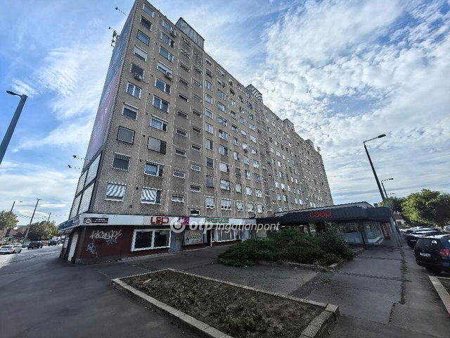 Eladó panellakás, Debrecenben 63.9 M Ft, 3 szobás