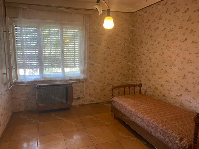 Eladó családi ház, Szolnokon 28 M Ft, 3 szobás