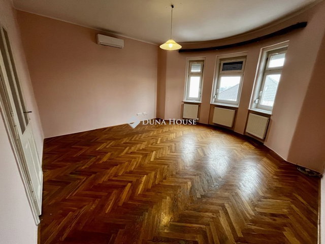 Kiadó családi ház, albérlet, Szekszárdon, Táncsics Mihály utcában