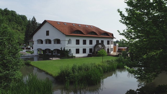 Eladó hotel, Szinpetrin 1266.87 M Ft / költözzbe.hu