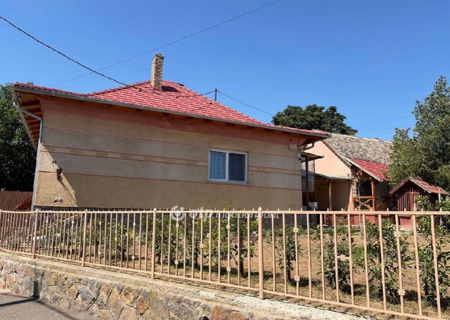 Eladó családi ház, Geresdlakon 48 M Ft, 5 szobás